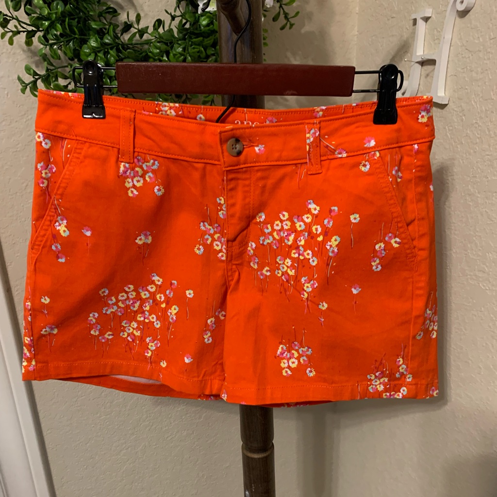 Ana Brand Size 4